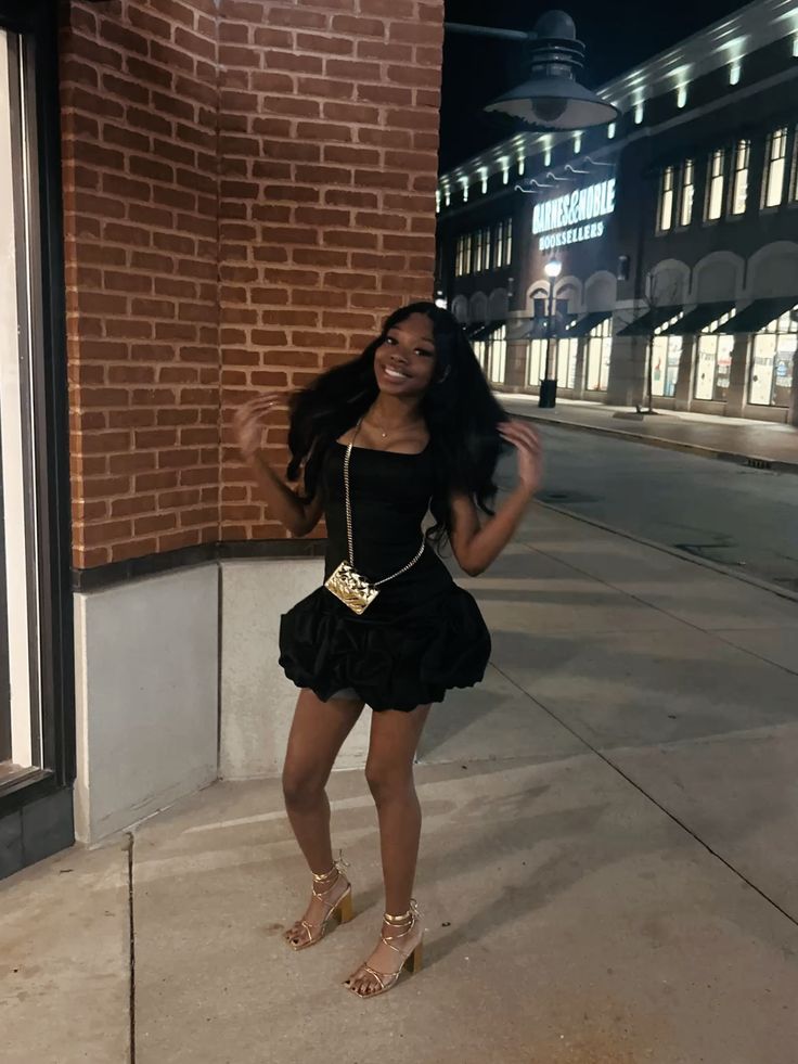 Playful Black Square Neck Sleeveless Bud Satin 16th Birthday Homecoming Dress - VelvetHem