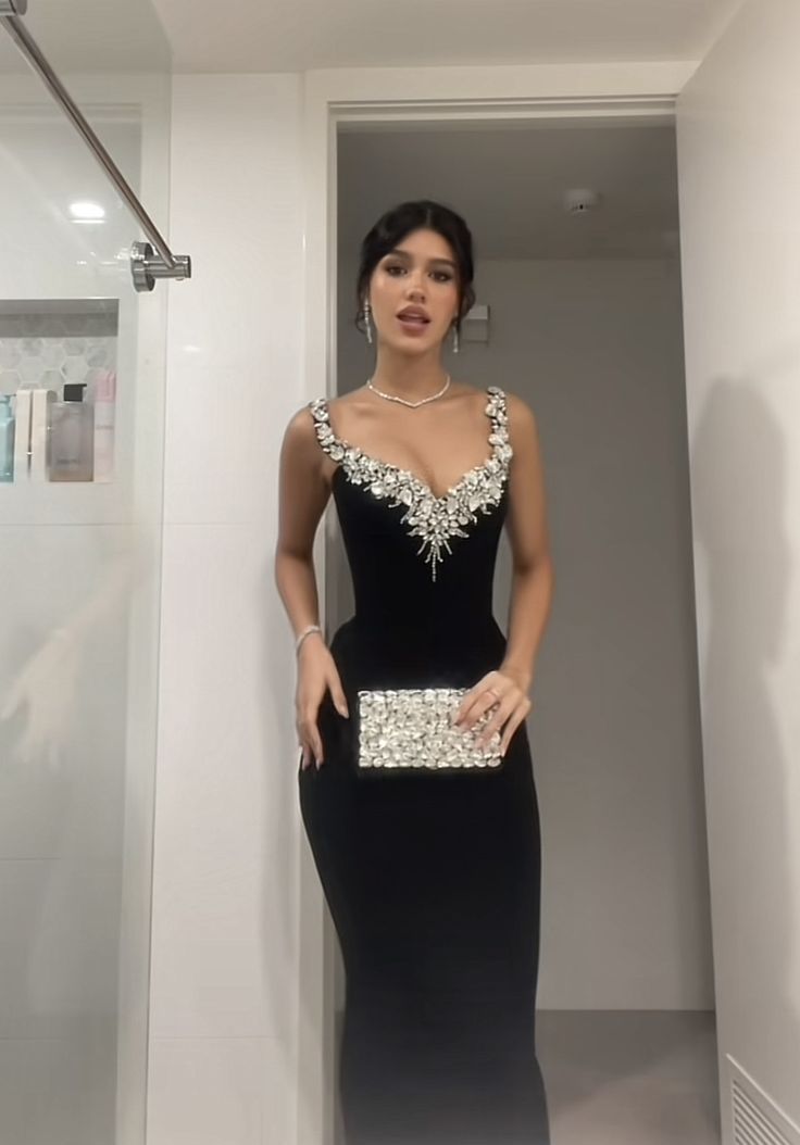 Elegant Black Mermaid Deep V Halter Velvet Long Prom Dress Evening Dress - VelvetHem
