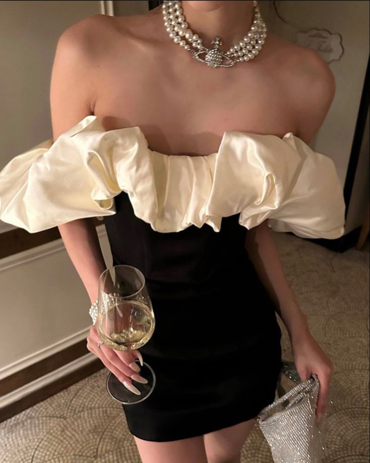 Elegant One-shoulder Slim-fit Hip-wrapped Satin 17th Birthday Miniskirt Homecoming Dress - View 4 | VelvetHem
