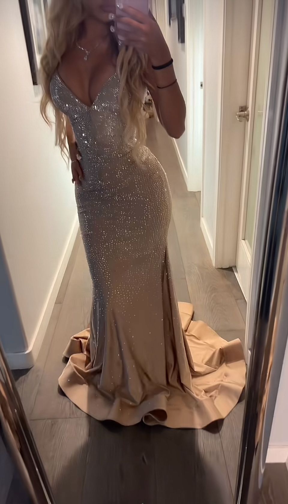 Sparkling Champagne Mermaid V-Neck Halter Sequined Prom Dress Evening Dress