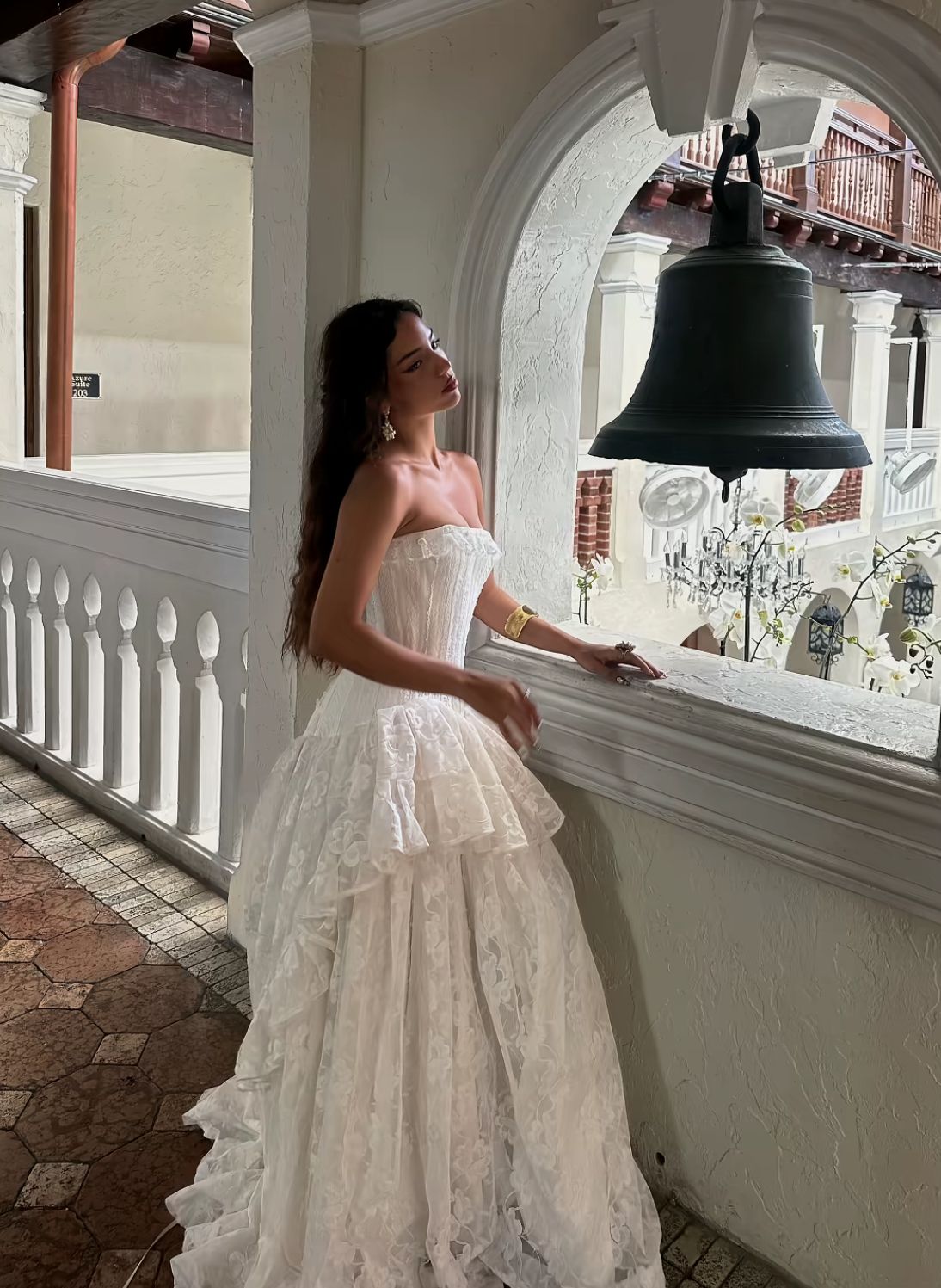 Vintage White Strapless Lace Long Ball Gown Evening Dress - VelvetHem
