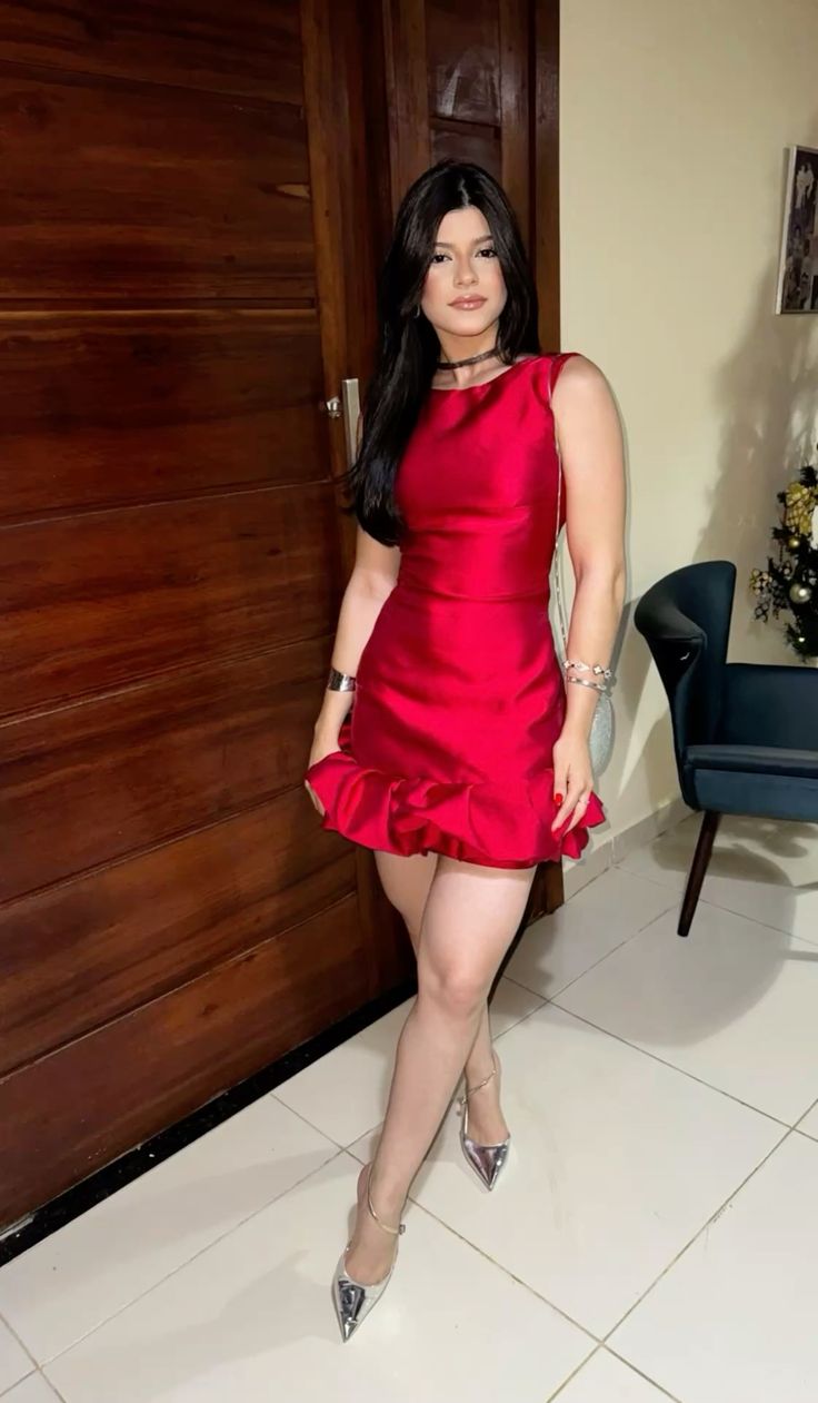 Elegant Red Round Neck Bud Satin 17th Birthday Homecoming Dress - VelvetHem