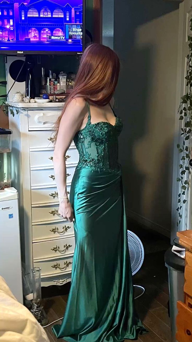 Elegant Dark Green Mermaid Halter Lace Satin Long Prom Dress Evening Dress - VelvetHem