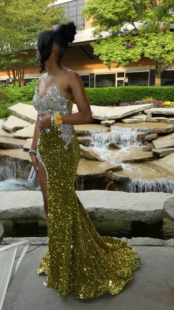 Gorgeous Mermaid Strapless High-slit Beaded Sequined Train Prom Dress Evening Dress - VelvetHem