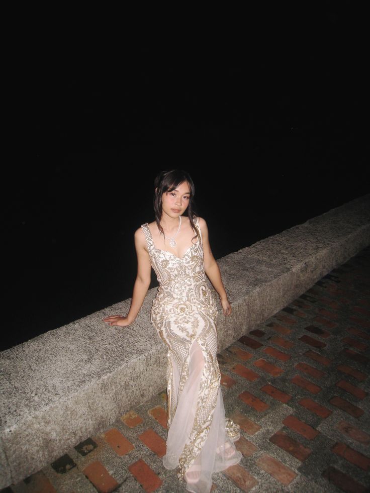 Elegant Mermaid V-neck Embroidered Sequin Long Prom Dress Evening Dress