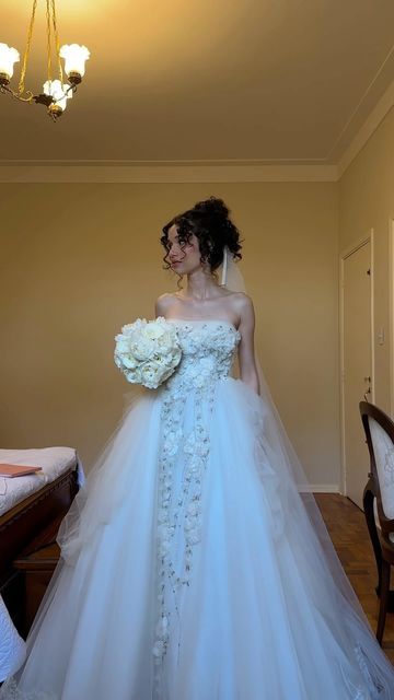 Gorgeous White Strapless 3D Floral Tulle Ball Gown Wedding Dress - VelvetHem