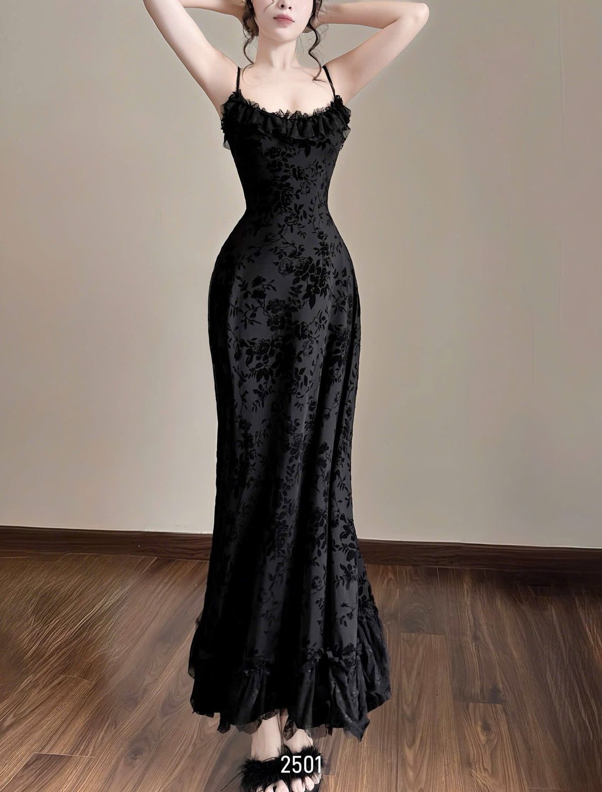 Vintage Black Mermaid Thin Strap Velvet Jacquard Long Prom Dress Evening Dress - VelvetHem