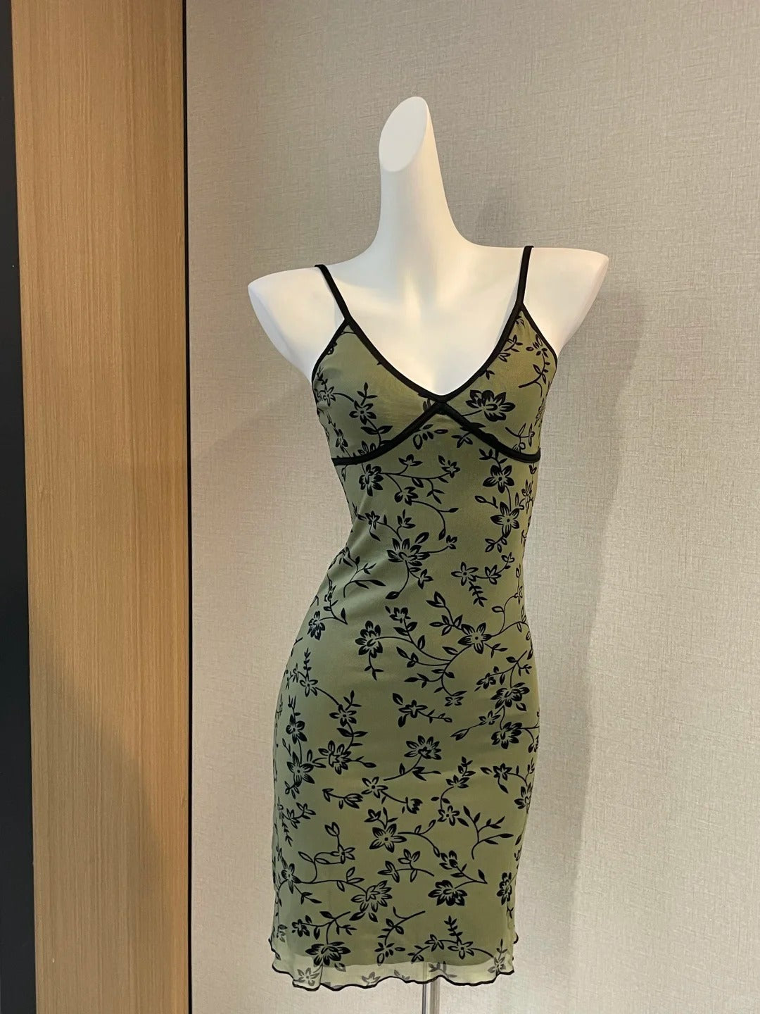 Retro Suspenders Green Floral Mesh Slim Fit 17th Birthday Homecoming Dress - VelvetHem