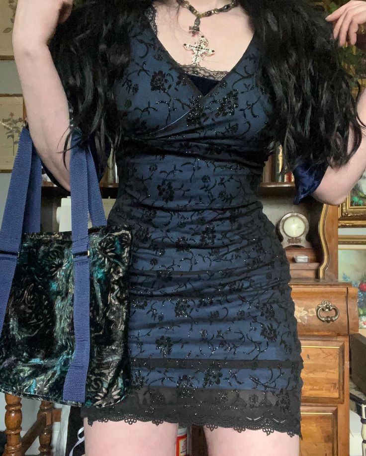 Sexy V-neck Navy Lace Short Sleeve 19th Birthday Short Skirt Homecoming Dress - VelvetHem