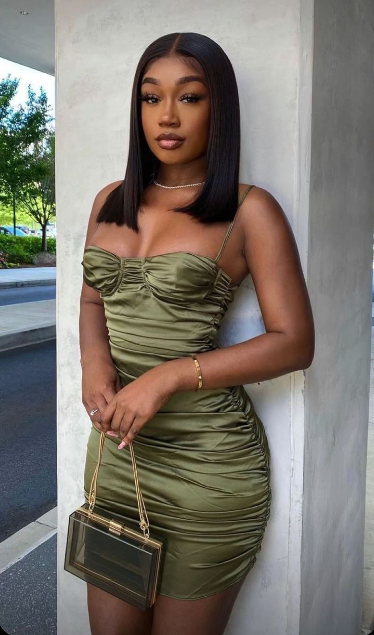 Simple Green Suspender Low-cut Pleated Hip-hugging 17th Birthday Homecoming Dress - VelvetHem