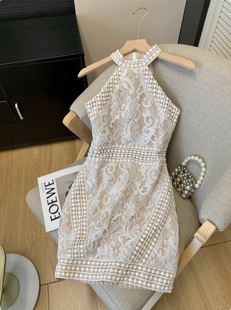 Elegant Sleeveless Halter Neck Lace Waist Hip Birthday Dress Homecoming Dress - VelvetHem