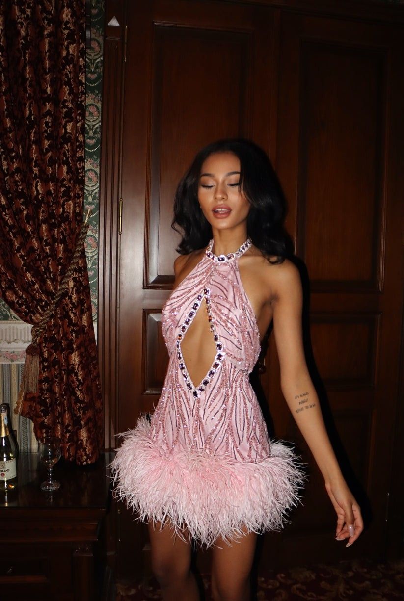 Gorgeous Pink Halterneck Sequined Feather Embellishment Slim-fit Birthday Party Homecoming Dress - VelvetHem