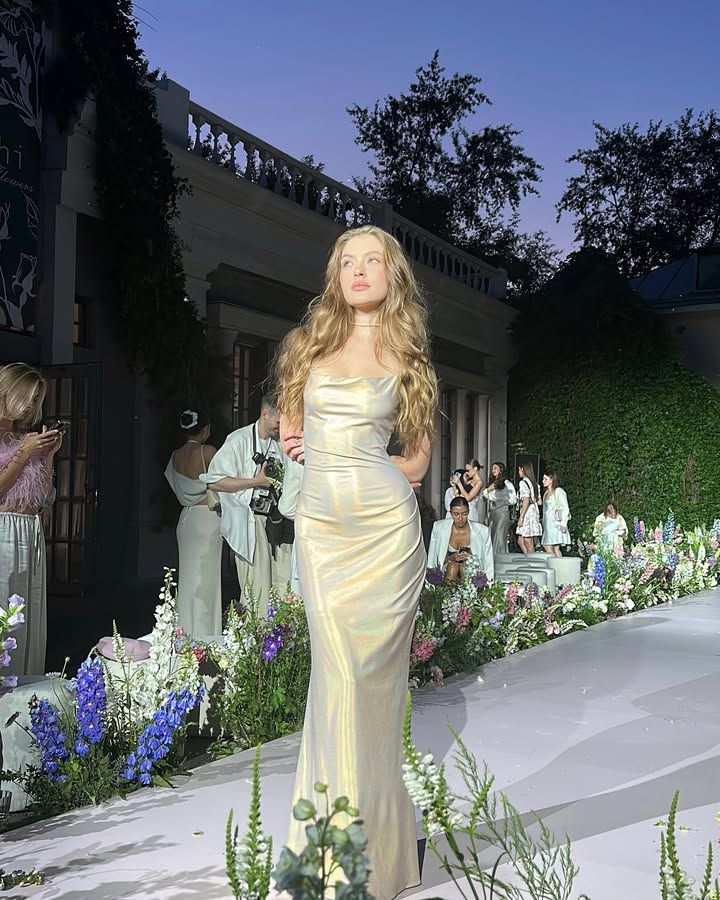 Elegant Iridescent Champagne Gold Mermaid Spaghetti Strap Satin Long Prom Dress Evening Dress - VelvetHem