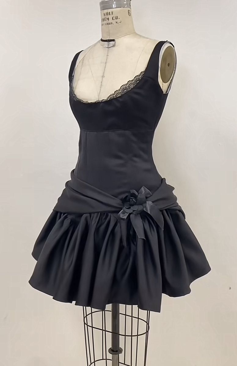 Elegant Black Lace-trimmed A-line Satin Birthday Party Homecoming Dress With Tie-back - View 2 | VelvetHem