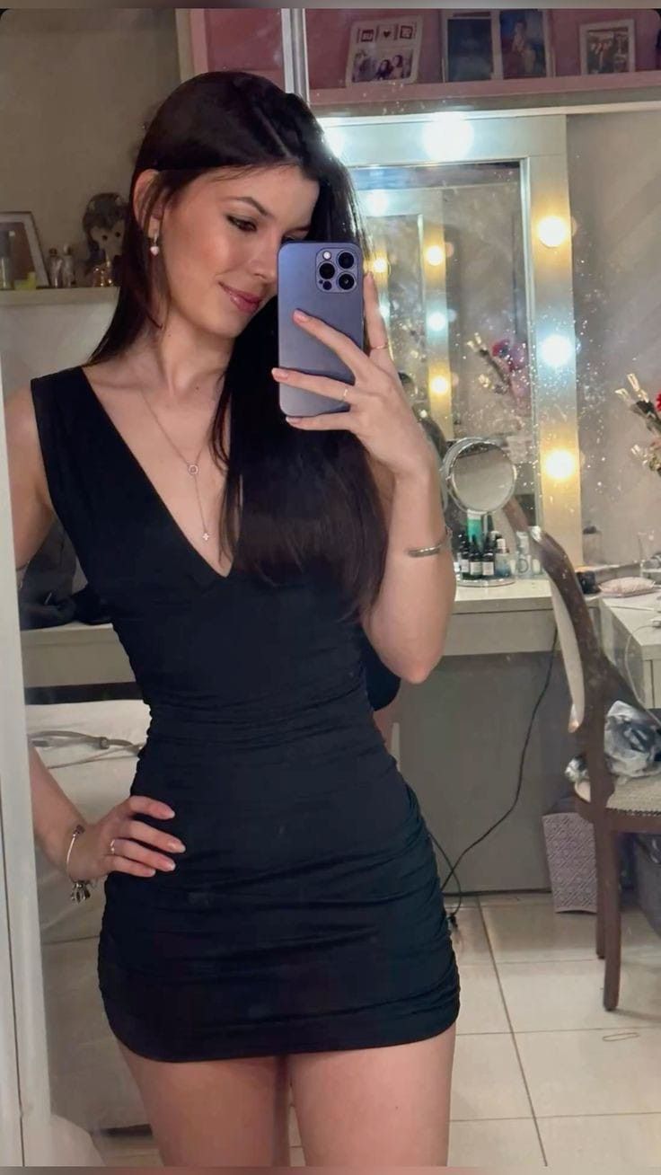 Elegant Black V-neck Slim-fit Hip-hugging Birthday Party Homecoming Dress - View 2 | VelvetHem