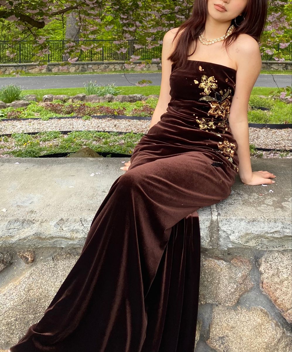 Vintage Dark Brown Slim-Fit Strapless Embroidered Velvet Long Prom Dress Evening Dress - VelvetHem