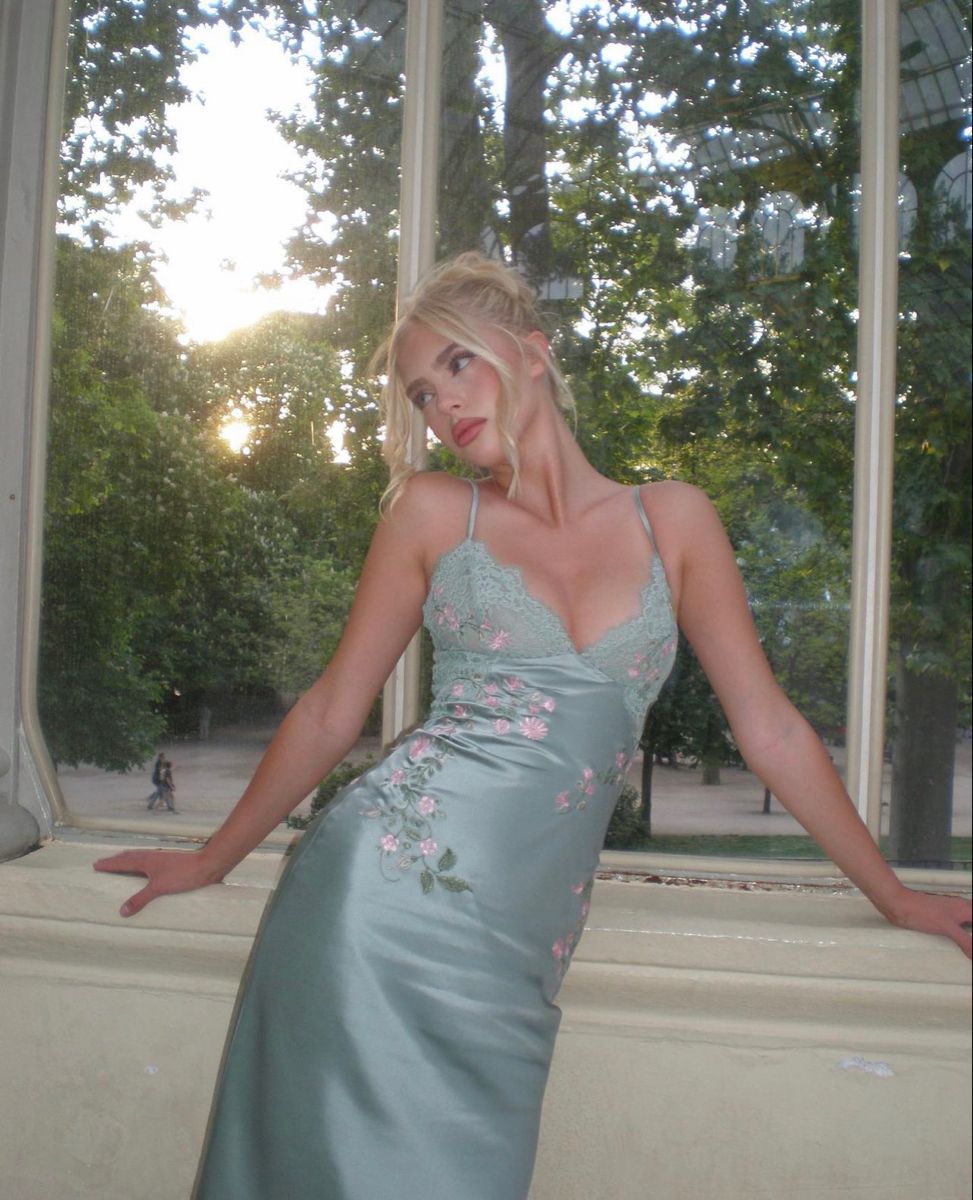 French-Style Mint Green Spaghetti Strap V-neck Lace Satin Prom Dress Evening Dress - VelvetHem