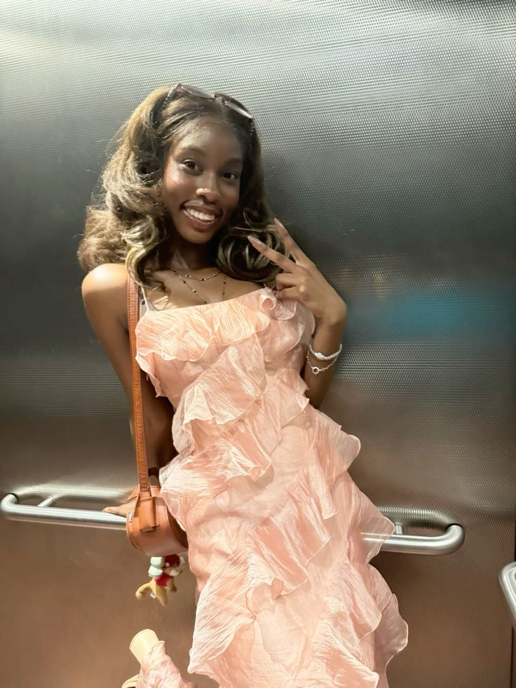 Sweet Pink Slim-fitting Halter Ruffled Chiffon Long Prom Dress - VelvetHem