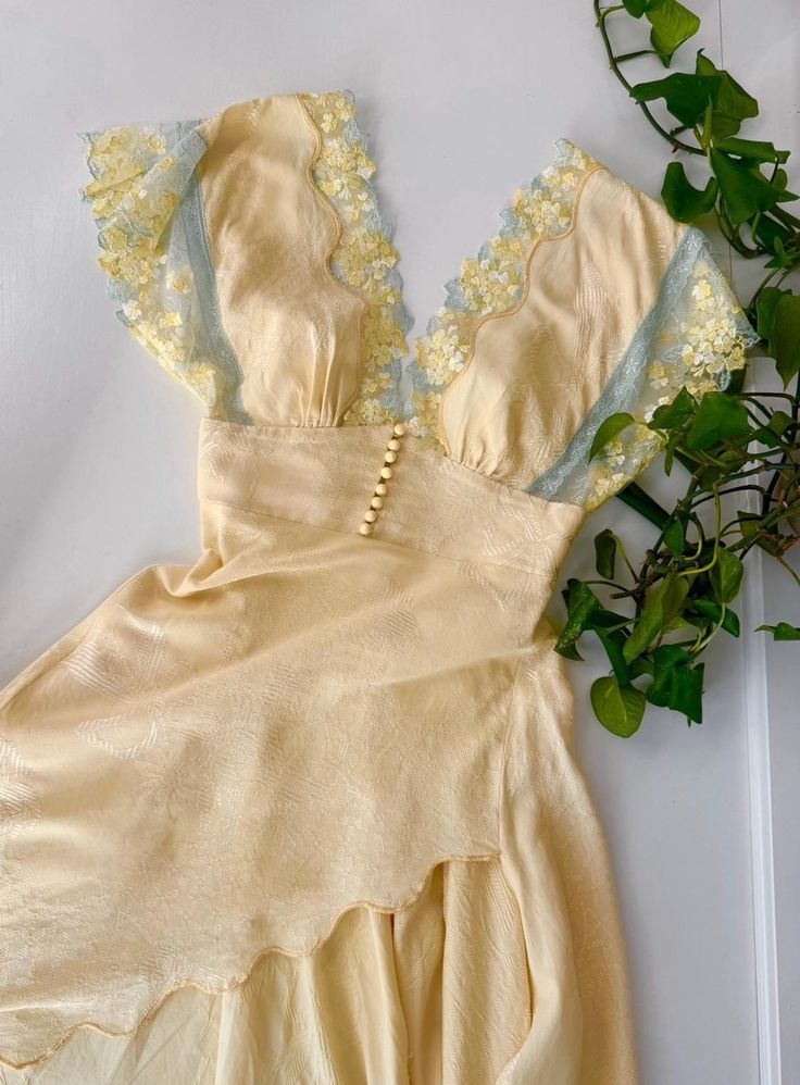 Elegant Yellow V-Neck Irregular High-Slit Lace Jacquard Satin Long Prom Dress Evening Dress