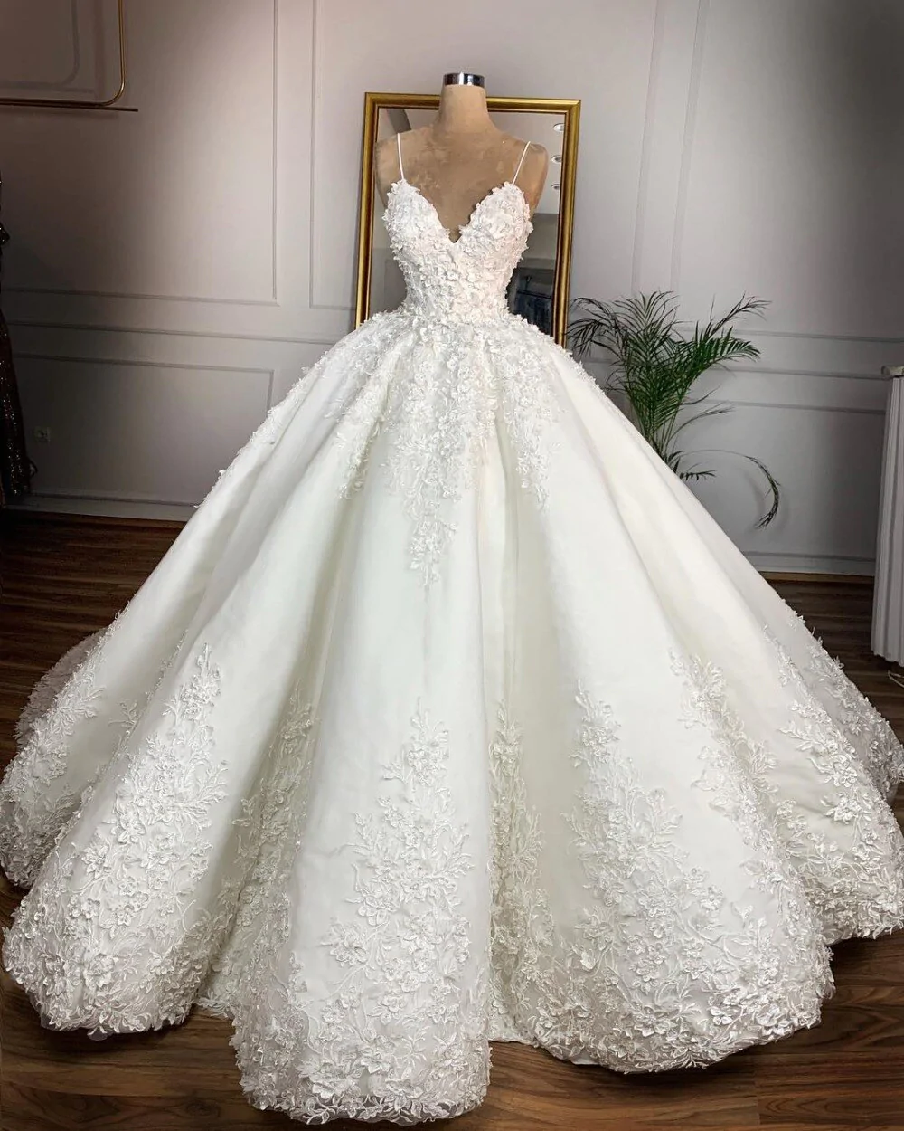 Full A Line Wedding Ball Gown Lace Spaghetti Straps Ball Gown - VelvetHem