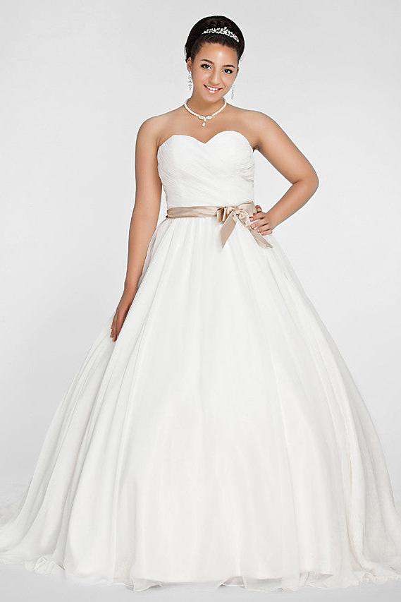 Plus Size Ball Gown Wedding Dress Chiffon Strapless Simple Backless Cute Bridal Gowns with Court Train