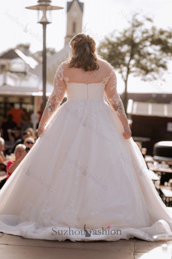 Plus Size Wedding Dress Scoop Neck Long Sleeve A Line Bridal Gown with Lace