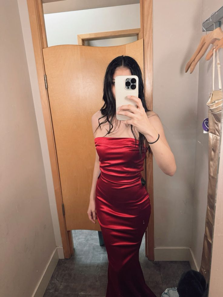 Elegant Sheath Strapless Floor-Length Prom Dress - VelvetHem