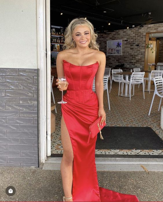 Sexy Red Strapless Sheath Prom Dress - VelvetHem