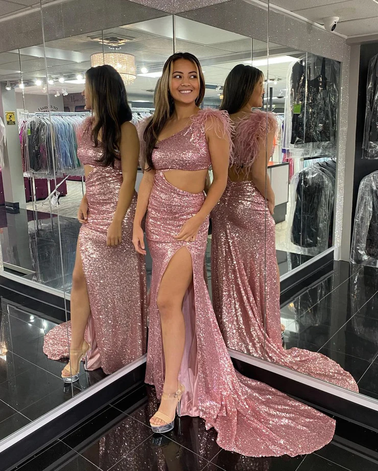 2023 Sparkly Mermaid One Shoulder Blush Sequins Prom Dresses with Slit - VelvetHem