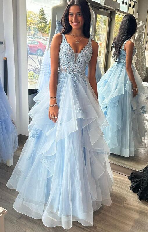 V-neck Tulle Ball Gown Long Prom Dress with Lace Bodice - VelvetHem