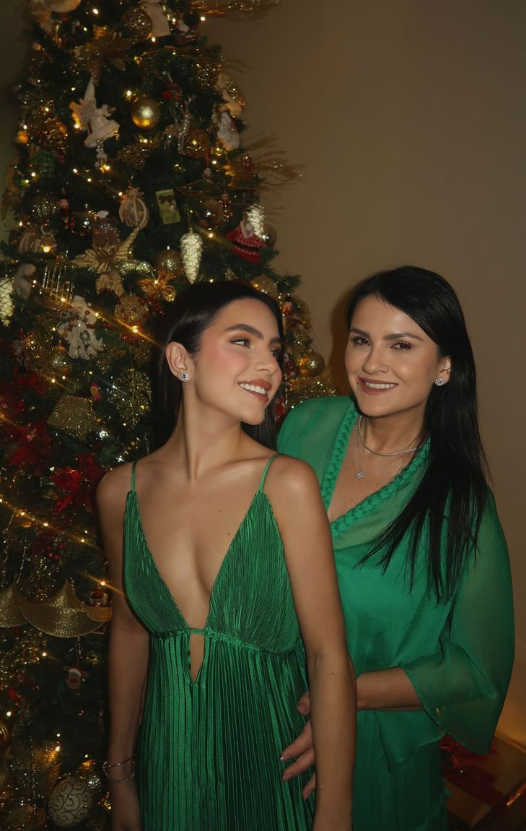Green Spaghetti Straps Pleated V Neck Party Prom Dress A Line Evening Gown Y7958 - VelvetHem