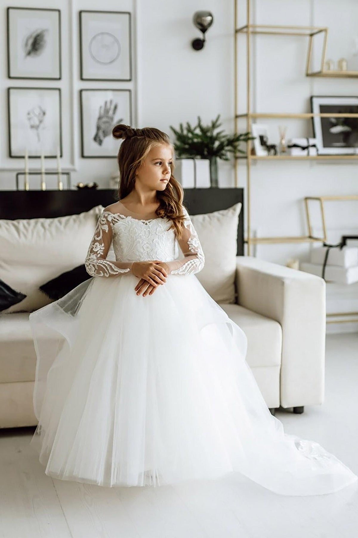 Romantic Long Sleeves White Tulle Lace Appliques Flower Girl Dress