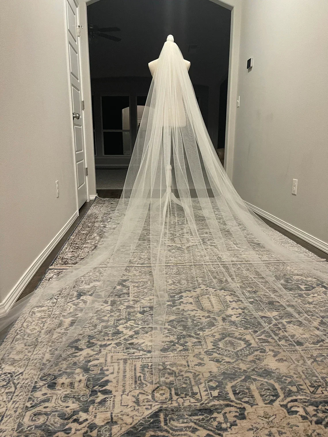 Cathedral Wedding Veil White Off-White Champagne Ivory Colors Minimalistic Design with Metal Comb White 350cm