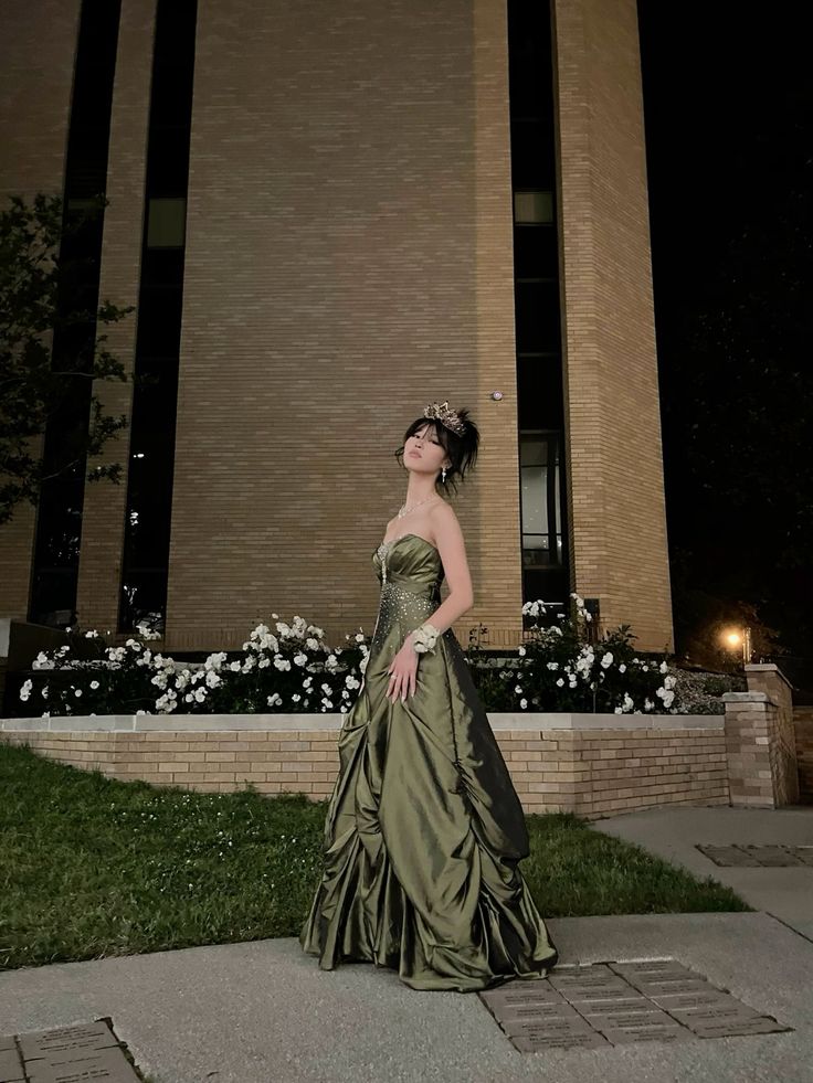 Retro Ball Gown Strapless Green Ruffles Satin Long Party Dress Prom Dresses