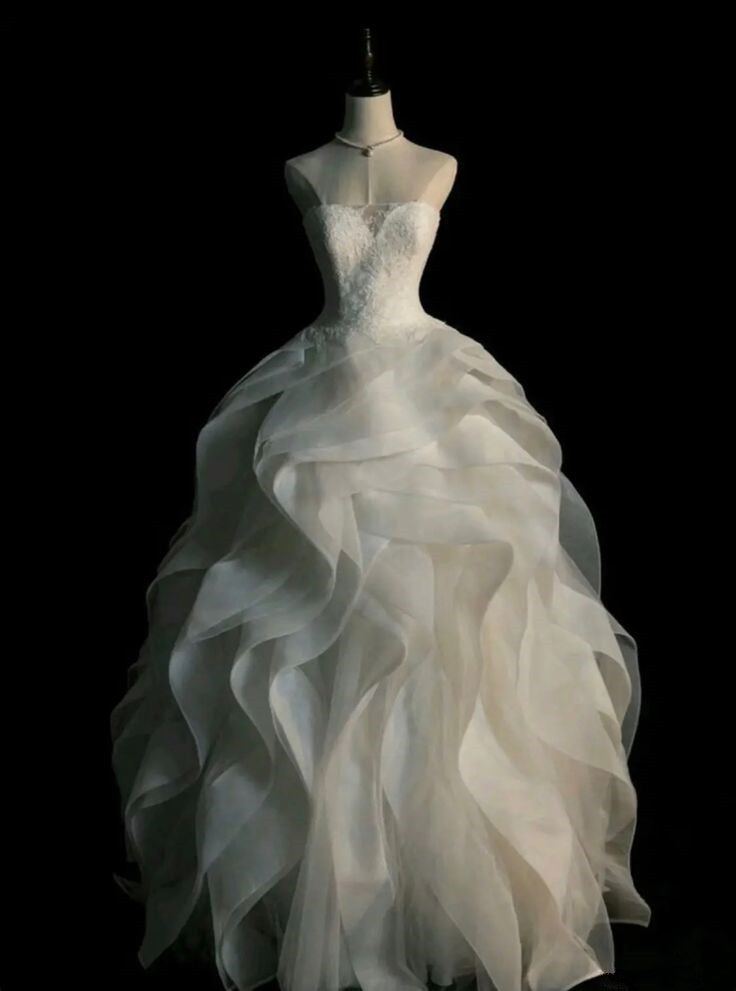 Princess Ball Gown Sweetheart Neckline Pleats White Tulle Wedding Dresses