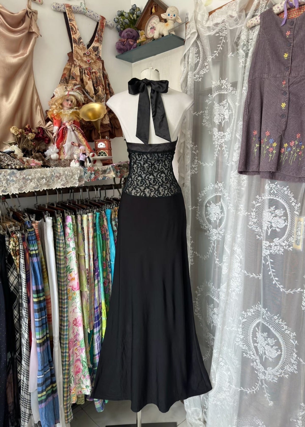 Vintage Fashion Mermaid Halter Black Floor Length Evening Dress Prom Dresses - View 2 | VelvetHem