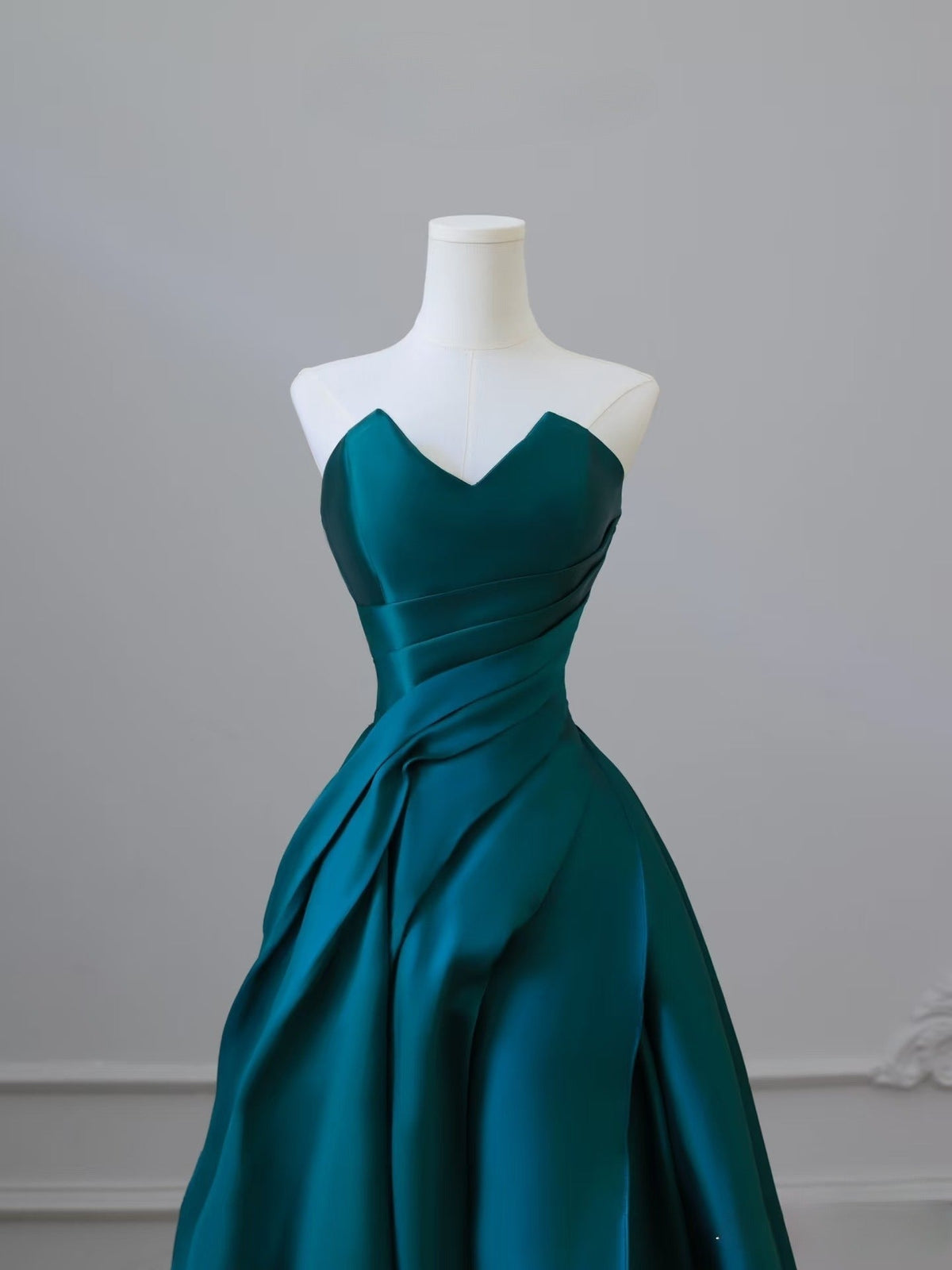 Pretty Ball Gown Sweetheart Satin Ruffles Long Prom Dresses Party Dress - View 4 | VelvetHem