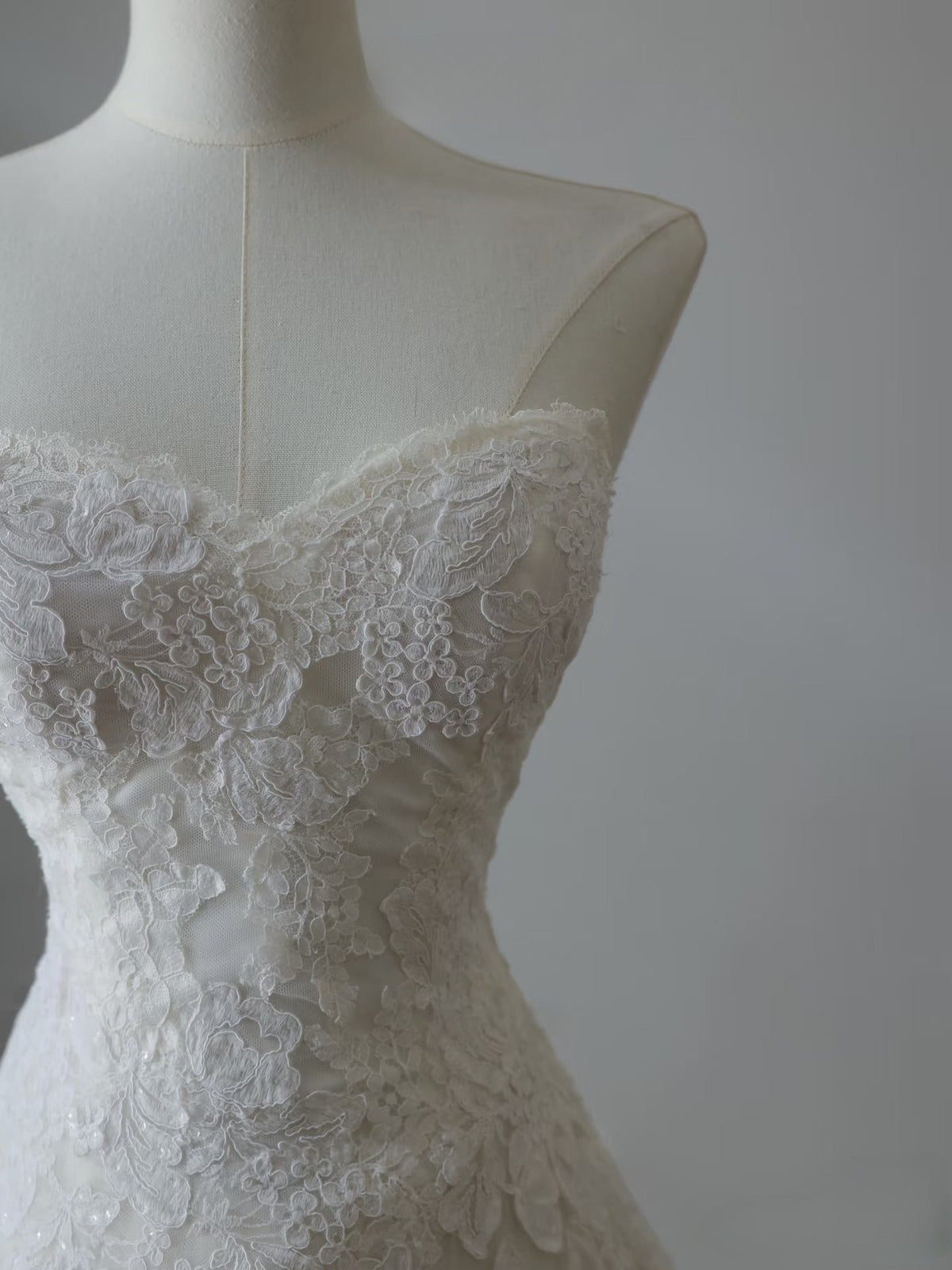 Timeless A Line Sweetheart Lace Tulle White Wedding Dresses Brides Dress - View 7 | VelvetHem