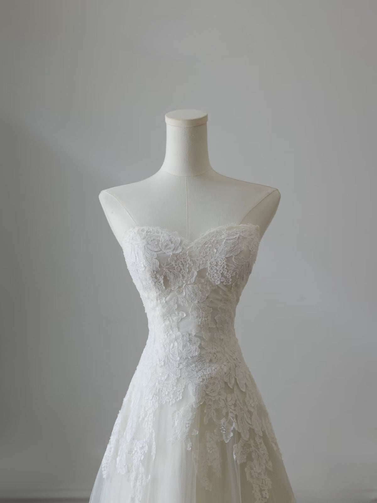 Timeless A Line Sweetheart Lace Tulle White Wedding Dresses Brides Dress - View 8 | VelvetHem