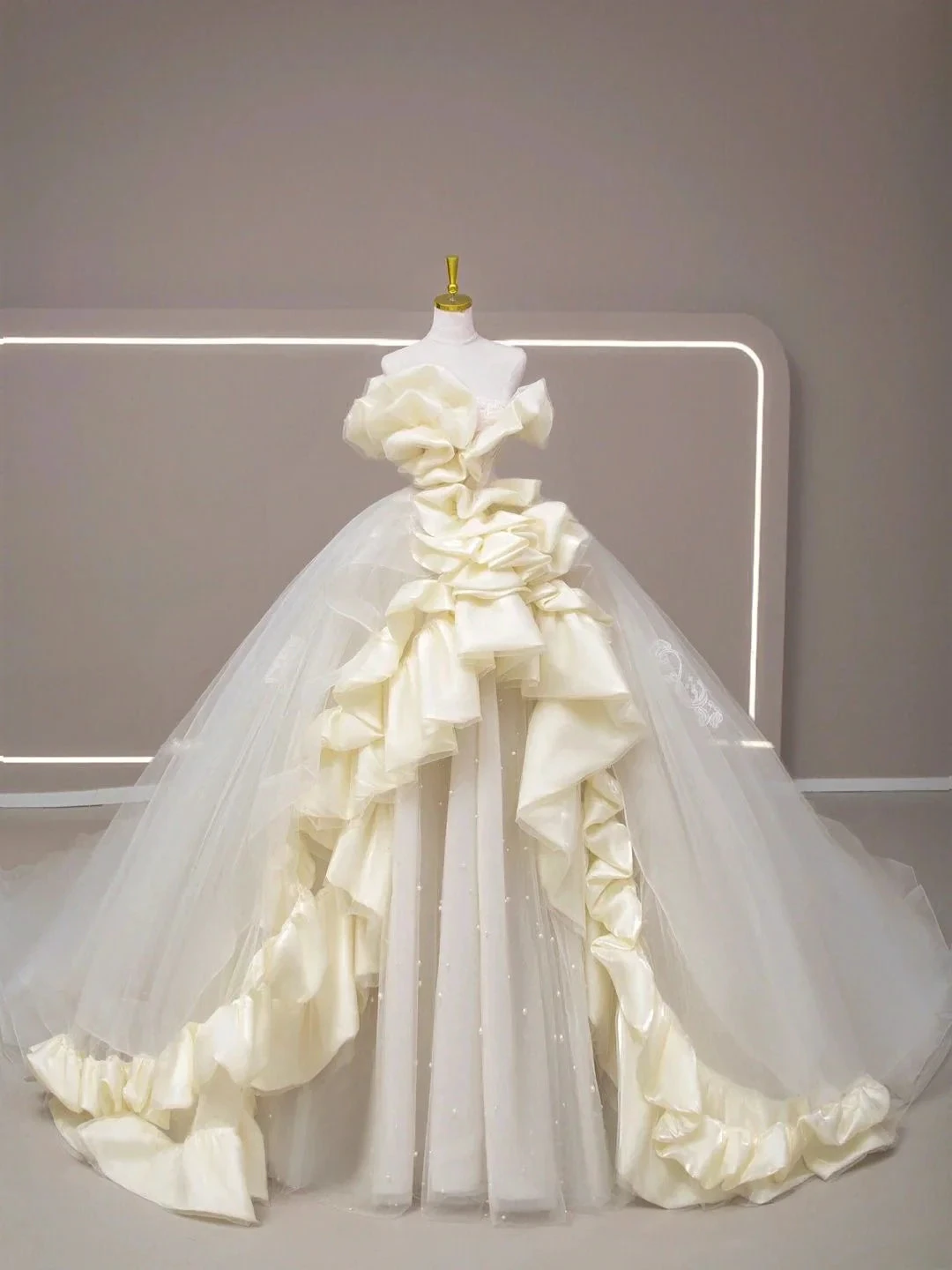 Chic Tulle Puffy Wedding Dress Bridal Dress (ZD13638)
