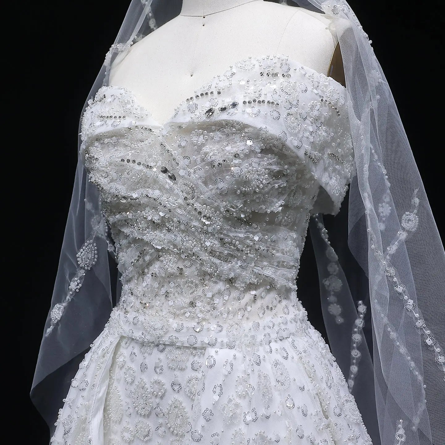 Luxury White Off-the-Shoulder Train Wedding Dress with Veil ZP153