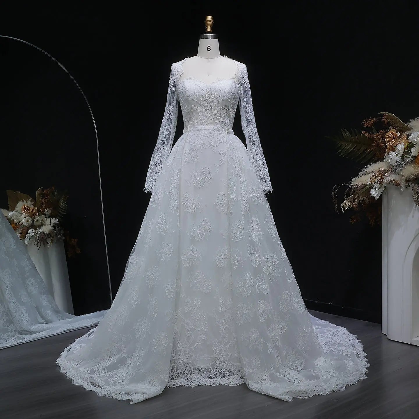 Luxury Lace Sweetheart Long Sleeve Wedding Dress ZP183