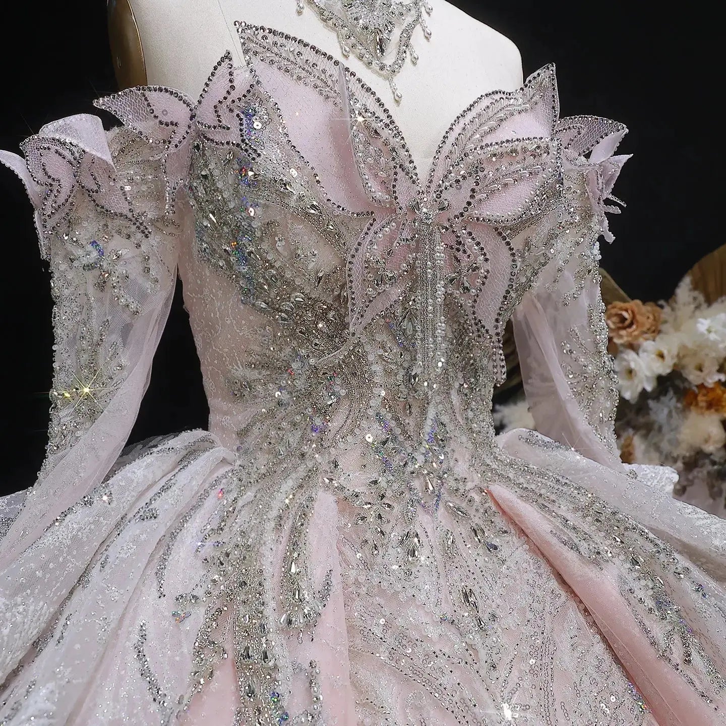 Luxury Embroidery Puff Sleeve Ball Gown Wedding Dress ZP156