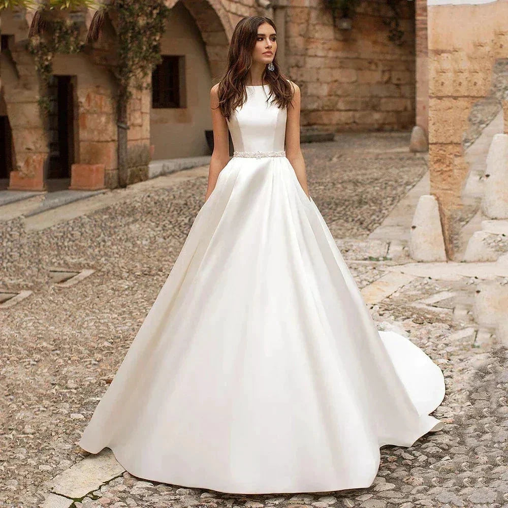 Satin Princess Wedding Dresses Scoop Neck Pockets Bride Gowns Buttons Country White Robe Plus Size 2023 (ZD13555)