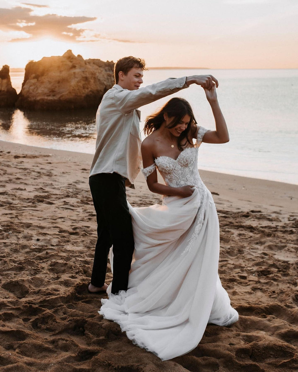Sexy Off-the-shoulder sleeveless Tulle Beach Wedding Dress with Lace