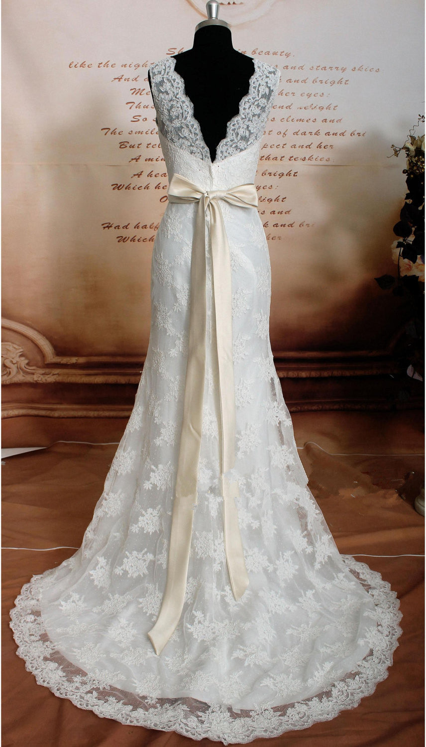 Sheath V-neck Lace Beach Wedding Dresses Sleeveless Bowknot Bride Dress with Sash
