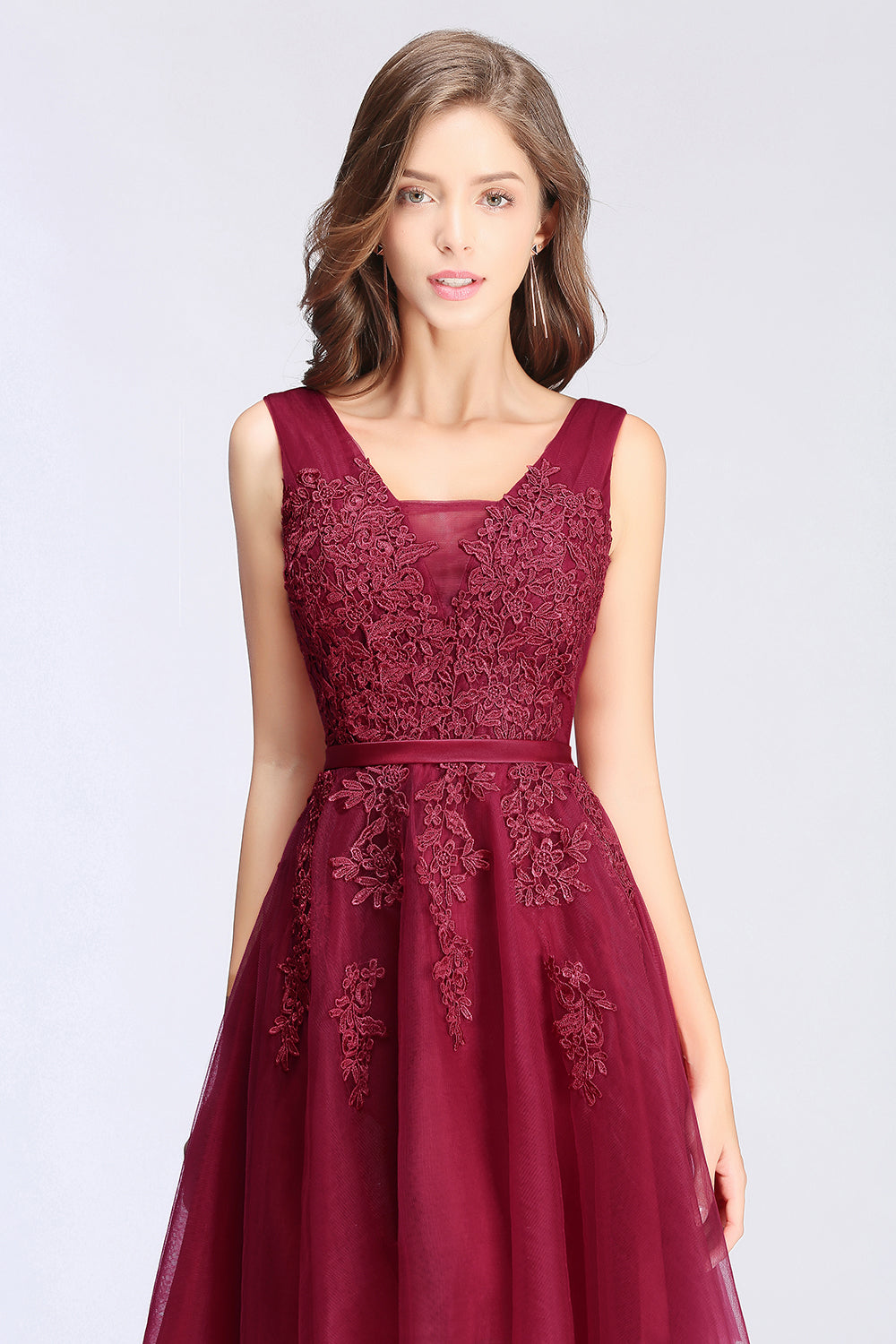 Sleeveless Appliques Tulle Lace V-Neck Knee Length Dress