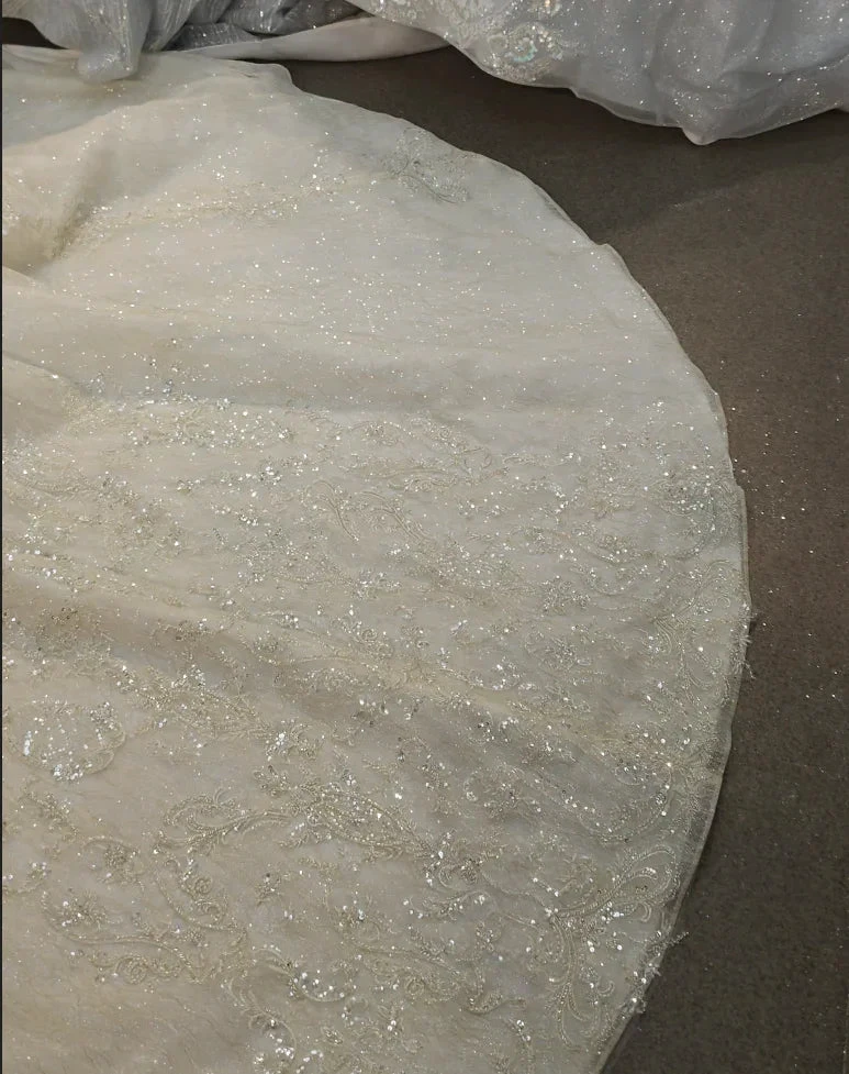 Lavish Halter-Neck Ball Gown Wedding Dress with Pearl Crystal Embroidery & Ruffled Tulle Skirt Ye-2034 (ZD16817)