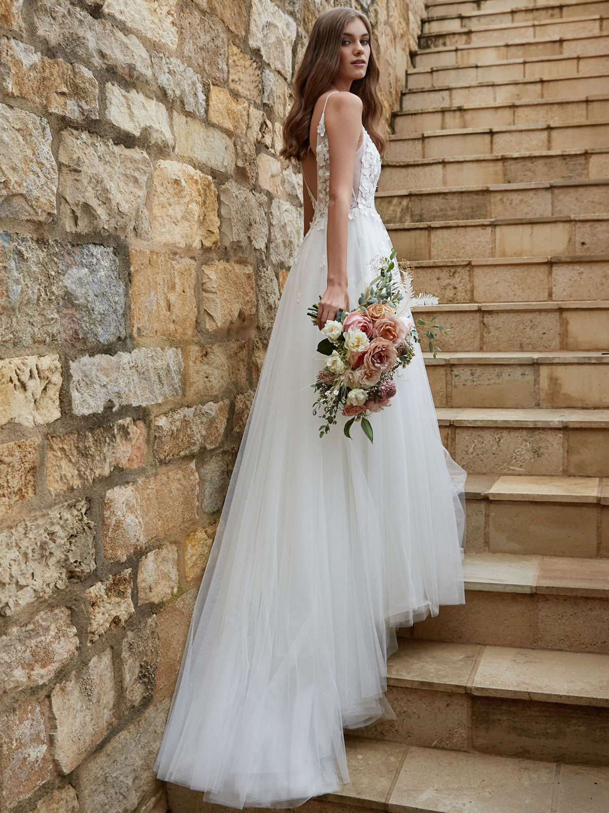 Spaghetti Straps V Neck Tulle Zipper A-Line Wedding Dresses With Lace