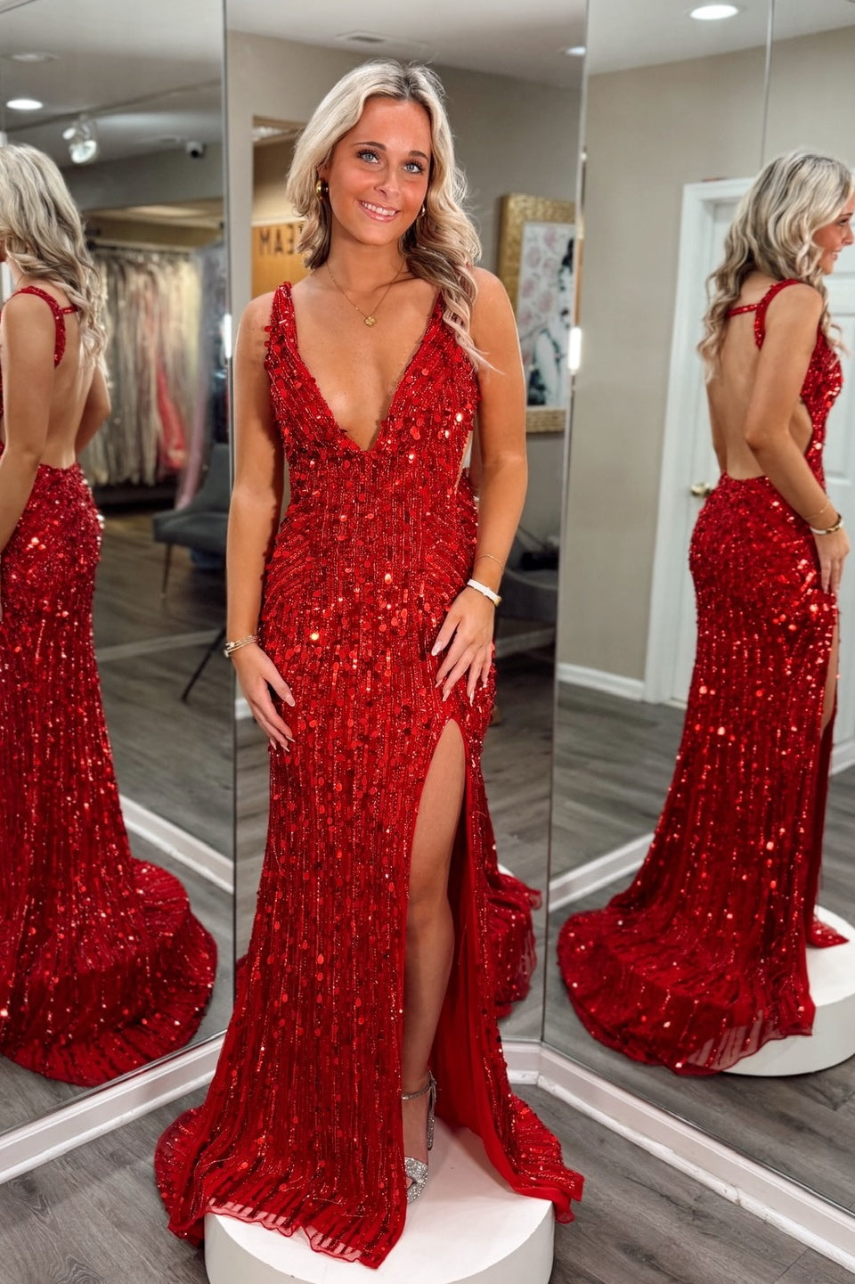 Sparkly Mermaid V Neck Red Sequins Long Prom Dress with Split Front - VelvetHem